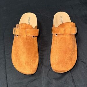 Fashionable Brown Platform Suede Clogs